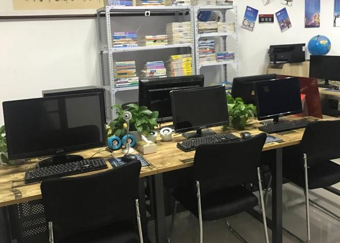 一人团队还是流水线？自媒体工作室的实战生存指南